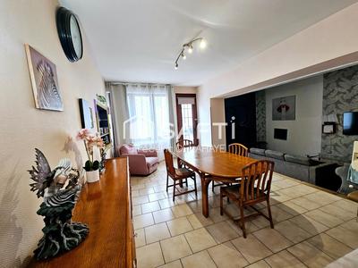 Maison - 200 m² - 7 pièces