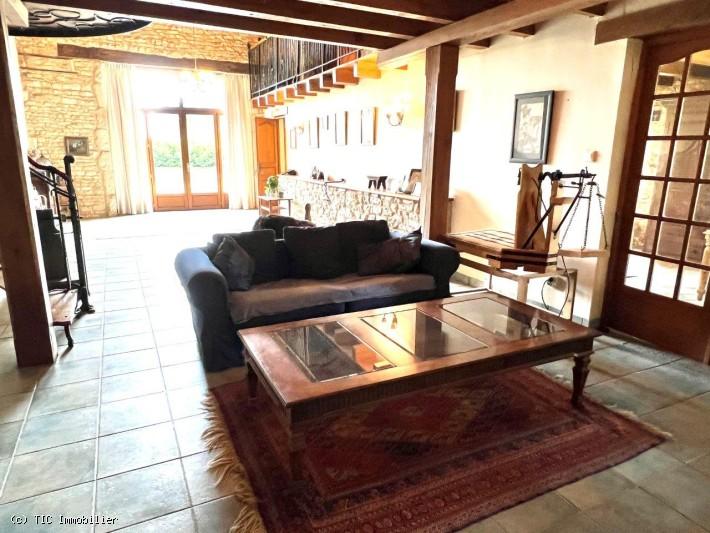 Maison - 270 m² - 11 pièces