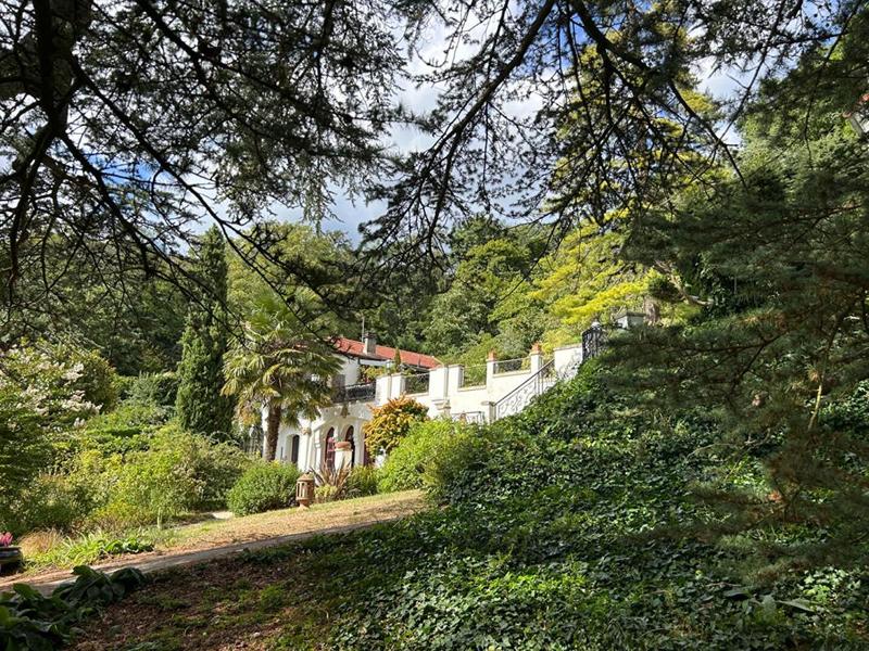 Demeure - 276 m² - 11 pièces