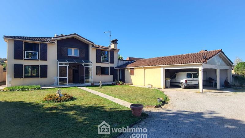 Maison - 370 m² - 12 pièces