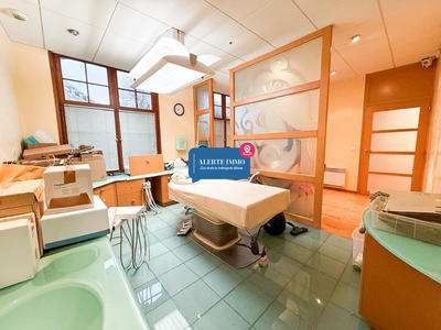 Local d'activités - 219 m² - 10 pièces