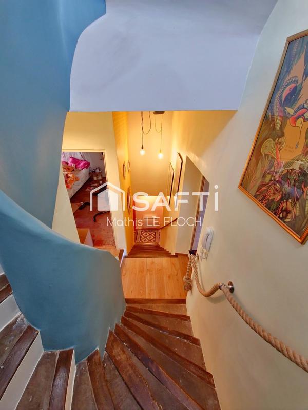 Maison - 220 m² - 6 pièces