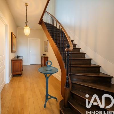 Maison - 241 m² - 6 pièces