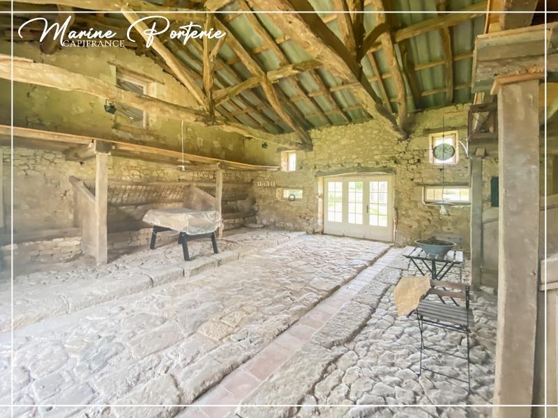 Maison en pierre - 235 m² - 5 pièces