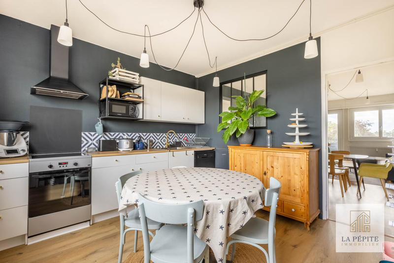 Appartement - 100 m² - 6 pièces