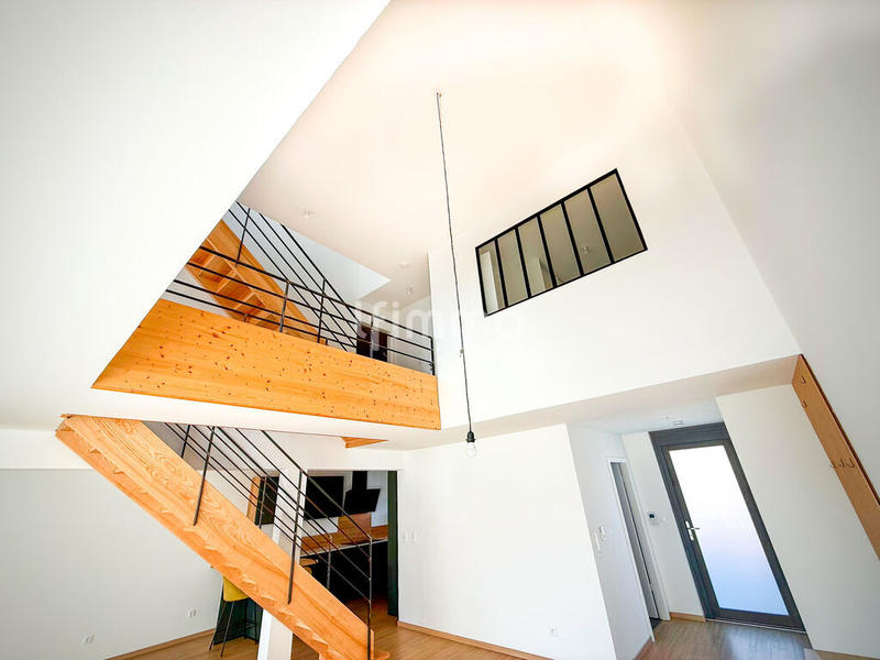 Loft - 121 m² - 5 pièces