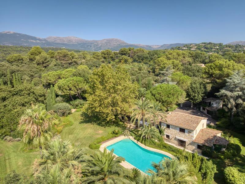 Villa - 300 m² - 9 pièces