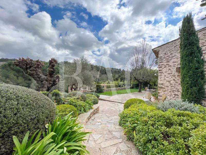 Villa - 300 m² - 8 pièces