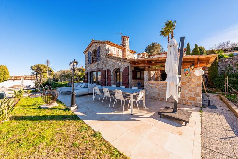 Villa - 300 m² - 6 pièces