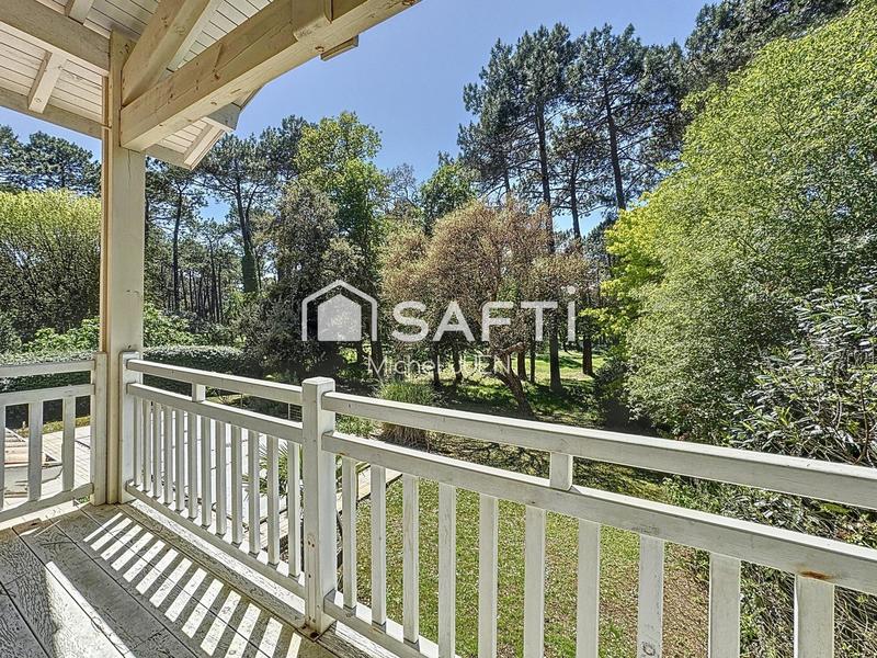 Maison - 205 m² - 6 pièces