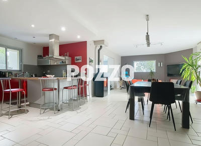 Maison - 250 m² - 9 pièces
