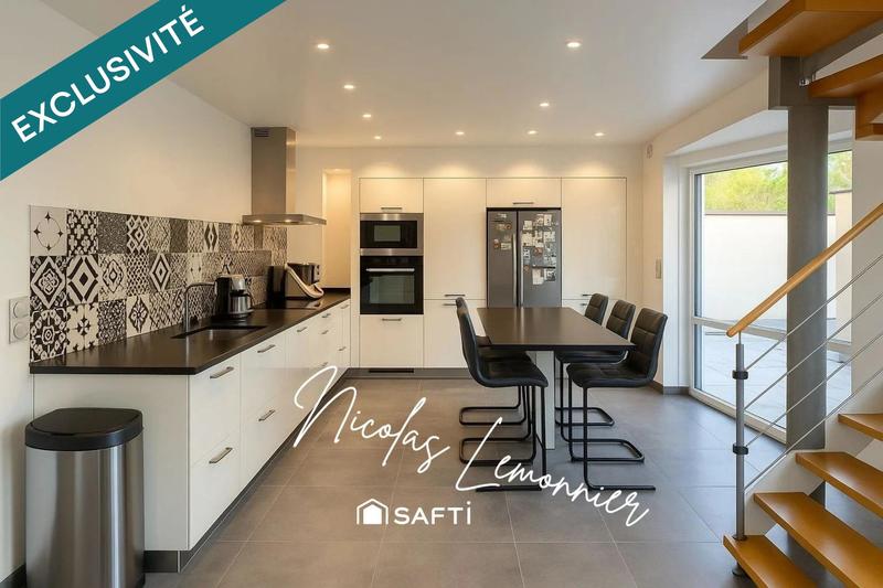 Maison - 240 m² - 6 pièces