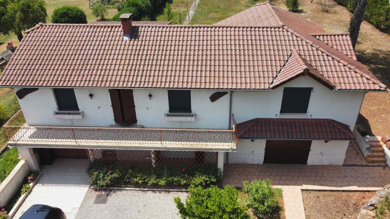 Maison - 208 m² - 10 pièces