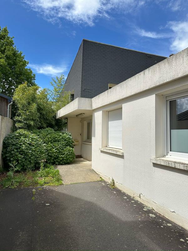 Maison - 303 m² - 12 pièces