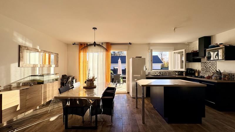 Maison - 90 m² - 4 pièces