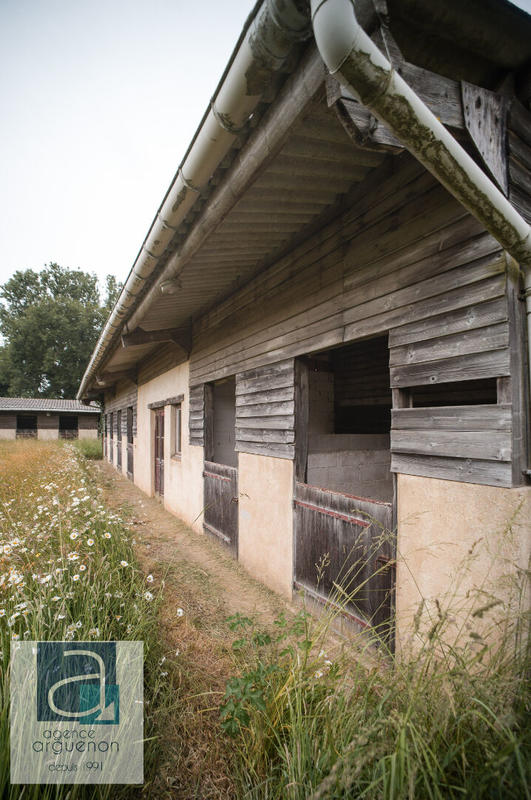 Maison - 560 m² - 14 pièces