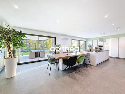 Maison - 176 m² - 8 pièces