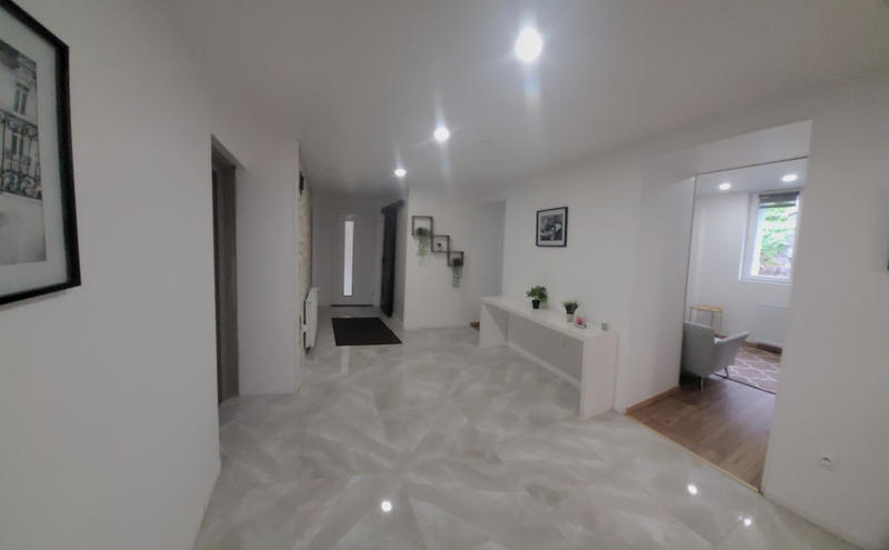 Propriété - 310 m² - 12 pièces