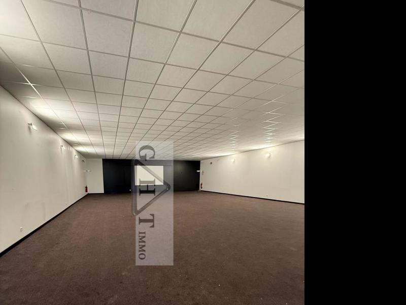 Local commercial - 2 076 m²