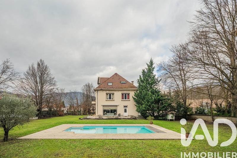 Maison - 369 m² - 9 pièces