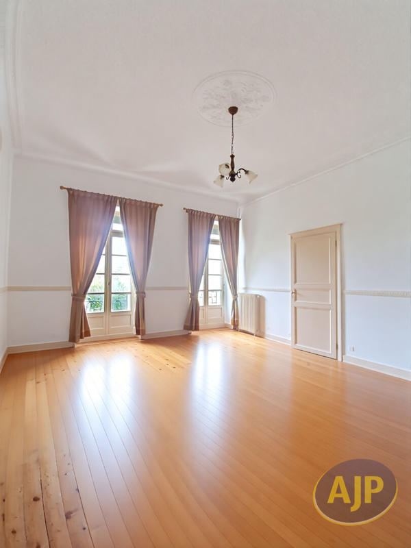 Maison - 182 m² - 7 pièces