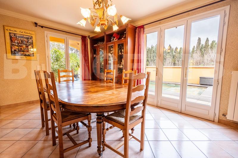 Maison - 291 m² - 10 pièces