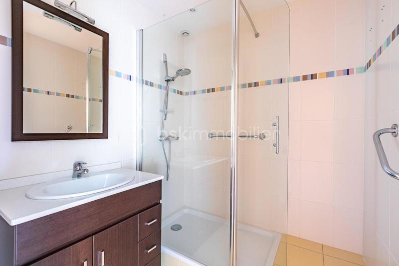 Maison - 243 m² - 8 pièces