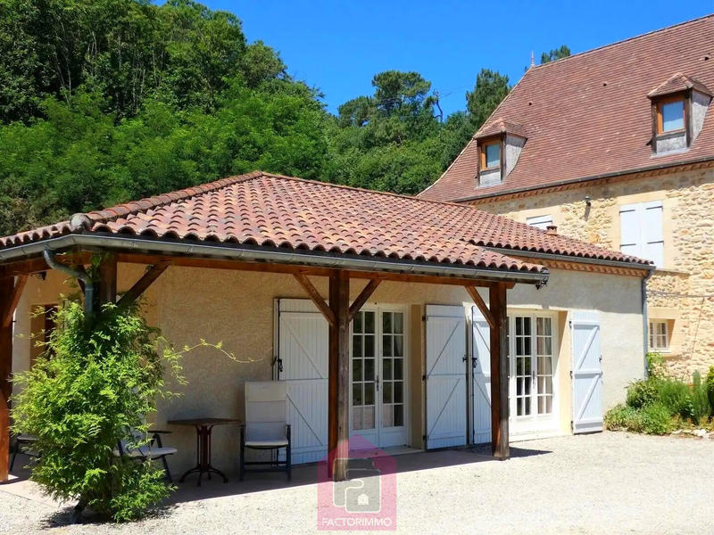 Propriété - 395 m² - 12 pièces