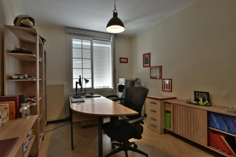 Maison - 250 m² - 10 pièces