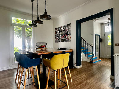 Maison - 200 m² - 9 pièces