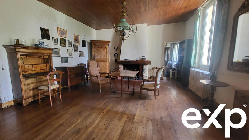 Maison - 213 m² - 8 pièces