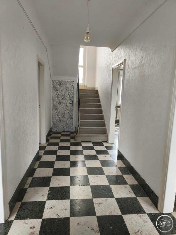 Maison traditionnelle - 152 m² - 6 pièces