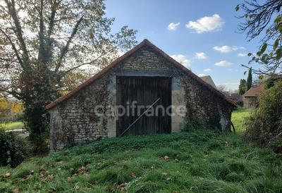 Maison - 300 m² - 2 pièces