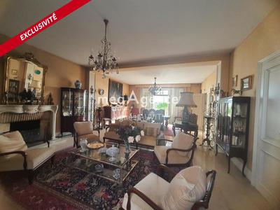 Maison - 300 m² - 10 pièces