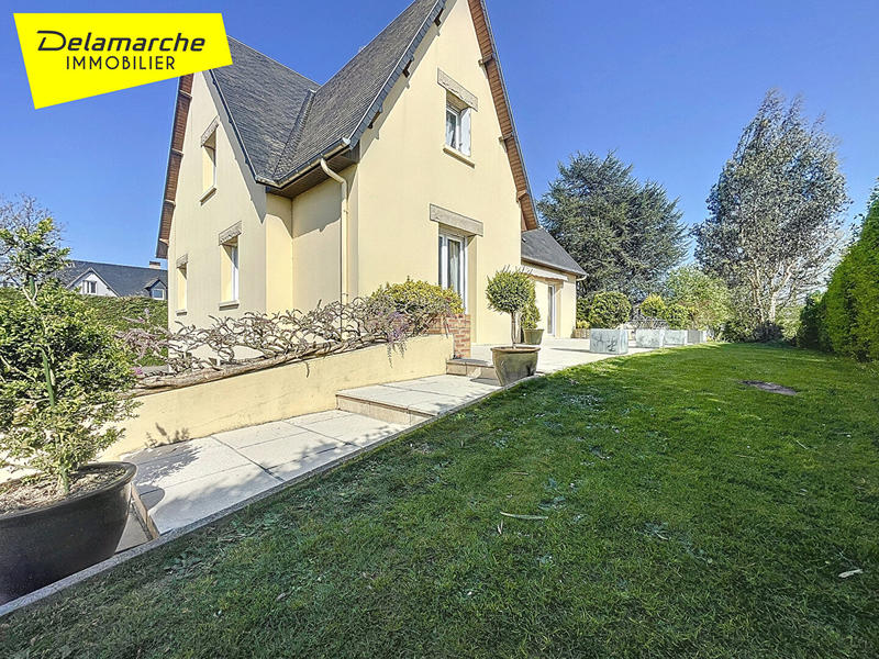 Maison - 242 m² - 9 pièces