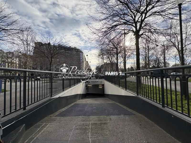 Parking / Garage - 11 m²