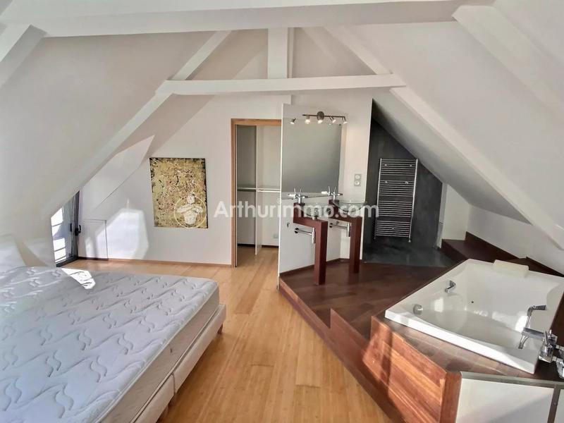 Maison - 240 m² - 8 pièces