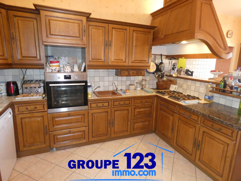 Maison - 202 m² - 5 pièces