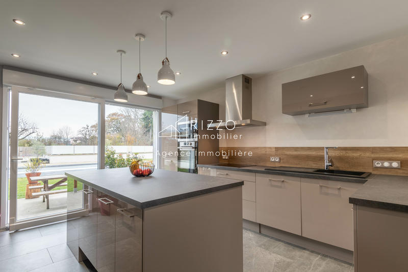 Maison - 326 m² - 11 pièces