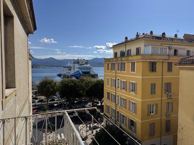 Appartement - 90 m² - 5 pièces