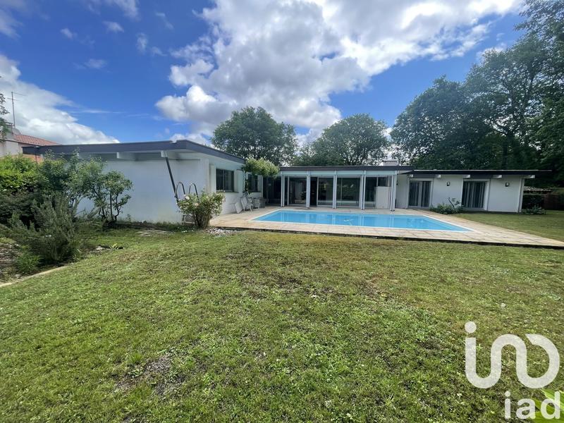 Maison - 252 m² - 8 pièces