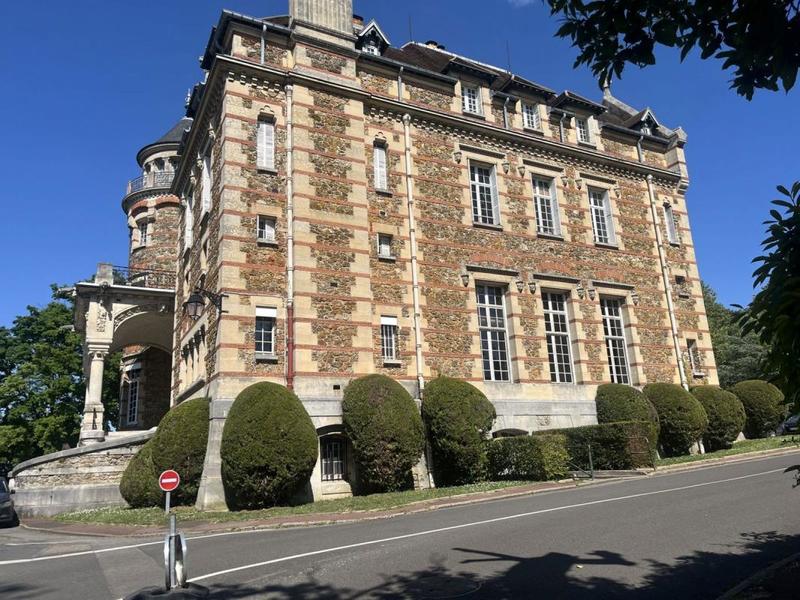 Maison - 185 m² - 6 pièces