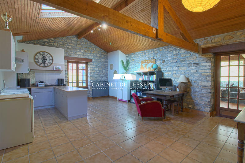 Maison - 238 m² - 7 pièces