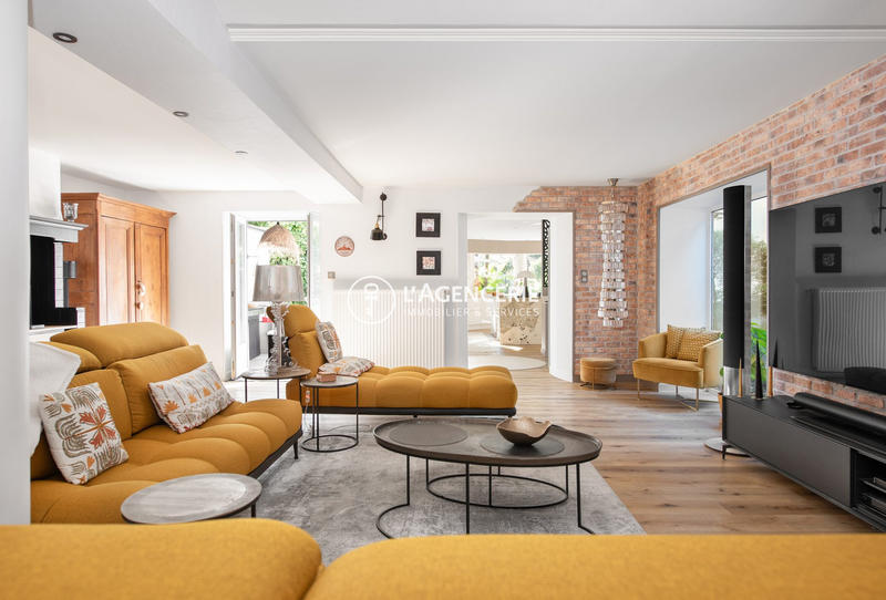 Maison - 242 m² - 6 pièces