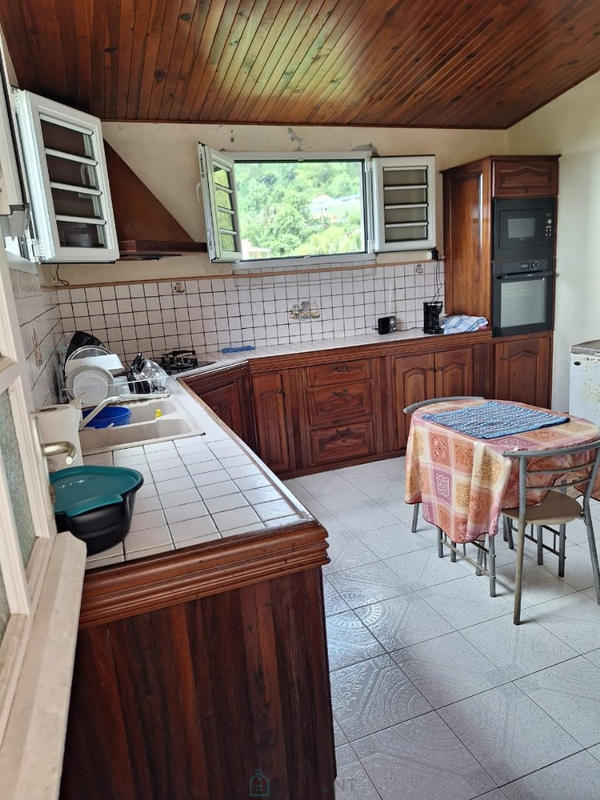 Maison - 216 m² - 6 pièces