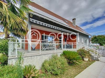 Maison - 204 m² - 6 pièces