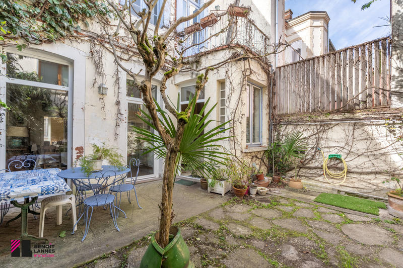 Maison - 216 m² - 8 pièces