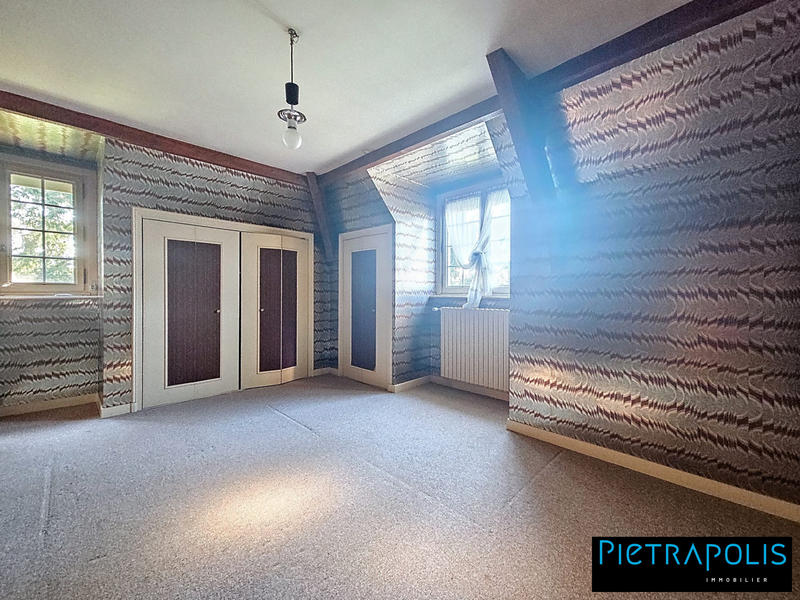 Maison traditionnelle - 220 m² - 7 pièces