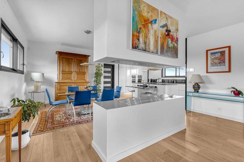 Maison contemporaine - 267 m² - 6 pièces