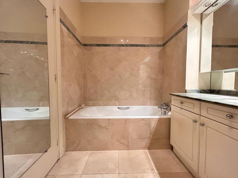 Appartement - 193 m² - 5 pièces